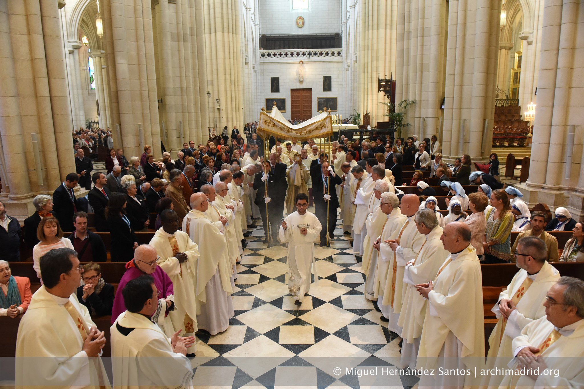 2016-05-29 - Corpus Christi - Eucaristía - Bendición de la estatua 'Jesús desamparado'