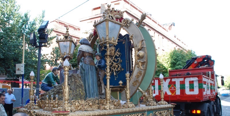 Imagen Carroza Paloma Procesion23