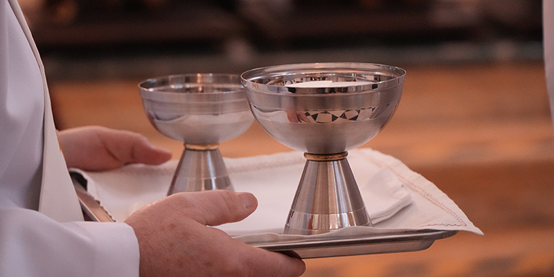 Antonio secilla ordenaciones comunion