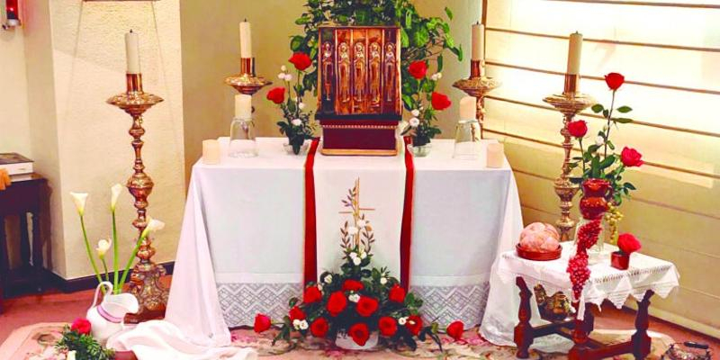 Ram&oacute;n Llorente celebra los cultos del Triduo Pascual en la capilla del centro de Madrid de Hermandades