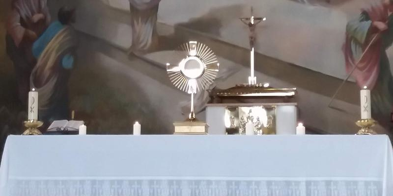 Monse&ntilde;or Mart&iacute;nez Camino celebra el XX aniversario de la Capilla de Adoraci&oacute;n Perpetua de Encarnaci&oacute;n del Se&ntilde;or