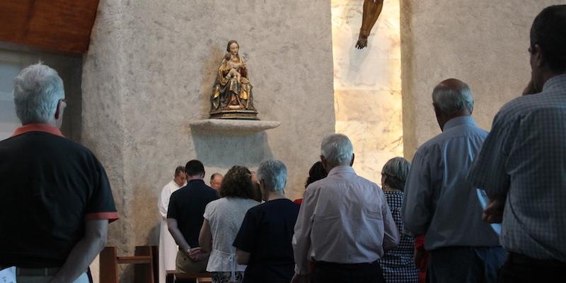Los voluntarios de C&aacute;ritas Vicar&iacute;a VI preparan la campa&ntilde;a del D&iacute;a de Caridad en San Hilario de Poitiers