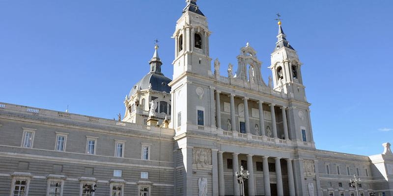 La Orden de Malta peregrina a la catedral de la Almudena en el marco del A&ntilde;o Jubilar Mariano