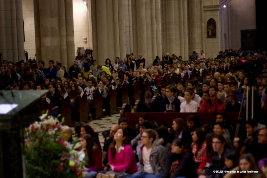 Nueva vigilia de oraci&oacute;n de los j&oacute;venes con el arzobispo