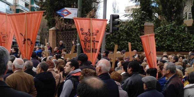 El arciprestazgo Nuestra Se&ntilde;ora del Pilar celebra el Viernes de Dolores un viacrucis por el parque de Aluche