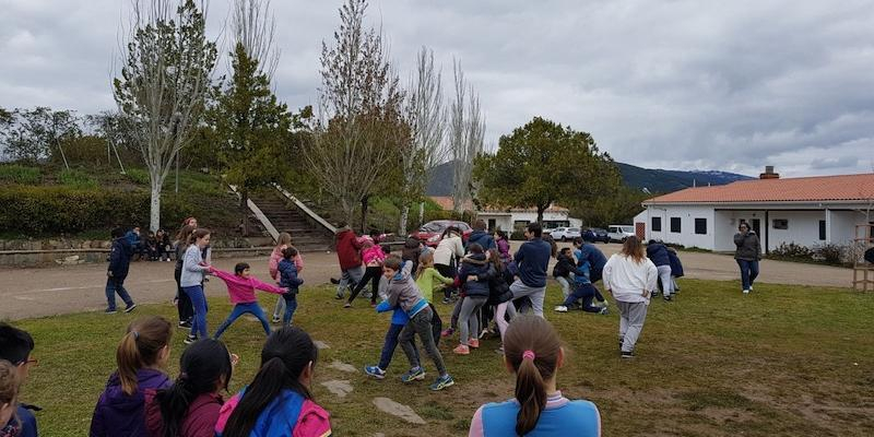 El Grupo Scout Montini de San Pablo VI de Tres Cantos realiza su campamento de verano en El Atazar