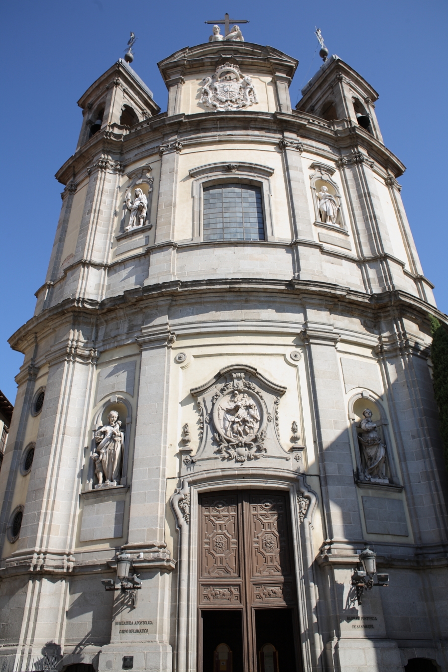 Octava del Corpus de la Hermandad de los Estudiantes en la bas&iacute;lica San Miguel