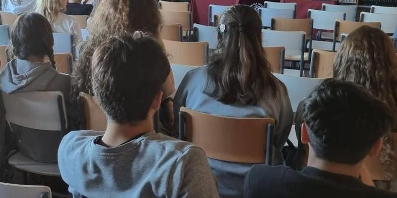 Ana Encinas, t&eacute;cnico de C&aacute;ritas, alerta sobre la vulnerabilidad de los j&oacute;venes ante la soledad