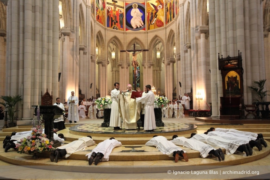 Ordenaci&oacute;n de di&aacute;conos en la catedral de La Almudena