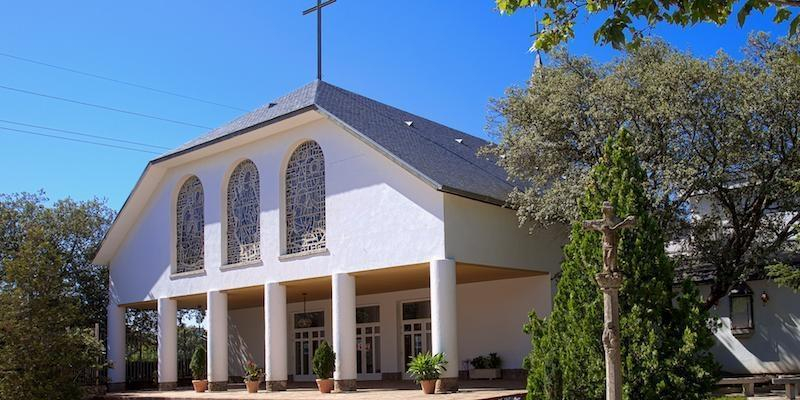 Imposici&oacute;n de escapularios en Nuestra Se&ntilde;ora de los Arroyos de El Escorial en la festividad del Carmen