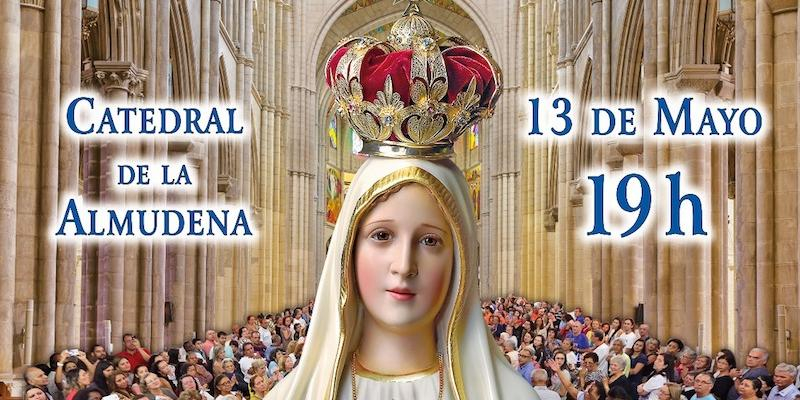 Monse&ntilde;or Mart&iacute;nez Camino preside en la catedral una Eucarist&iacute;a en la festividad de la Virgen de F&aacute;tima