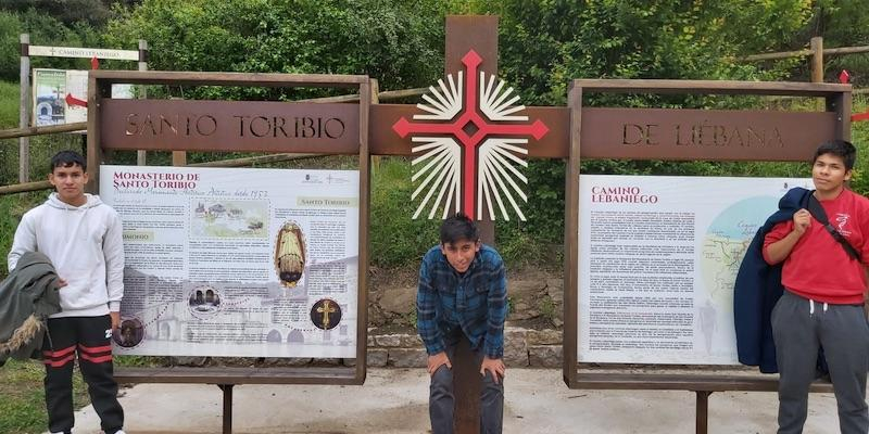 J&oacute;venes de Nuestra Se&ntilde;ora de los &Aacute;lamos descubren este verano el Camino Lebaniego palentino