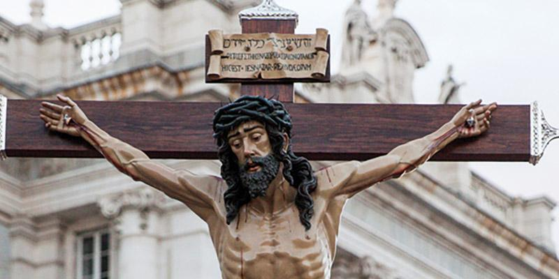 El Sant&iacute;simo Cristo de los Alabarderos recorre el centro de Madrid en el Viernes Santo