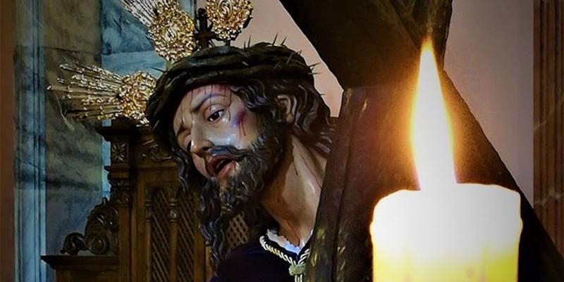 La estaci&oacute;n de penitencia del Cristo de las Tres Ca&iacute;das parte desde Santiago y San Juan Bautista en el Mi&eacute;rcoles Santo